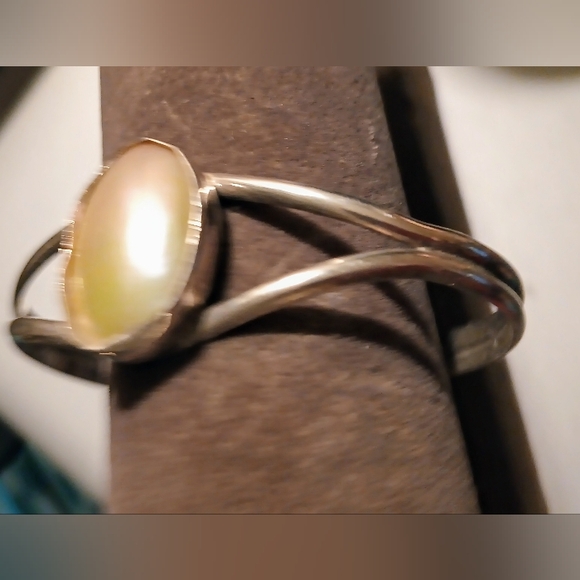 Vintage White Mother of Pearl Sterling Silver Cuff Bracelet - Picture 5 of 8